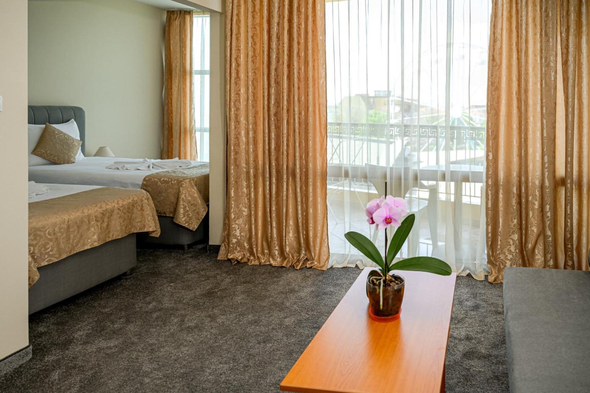 Paradise Hotel & Relax Center Pomorie Exteriér fotografie